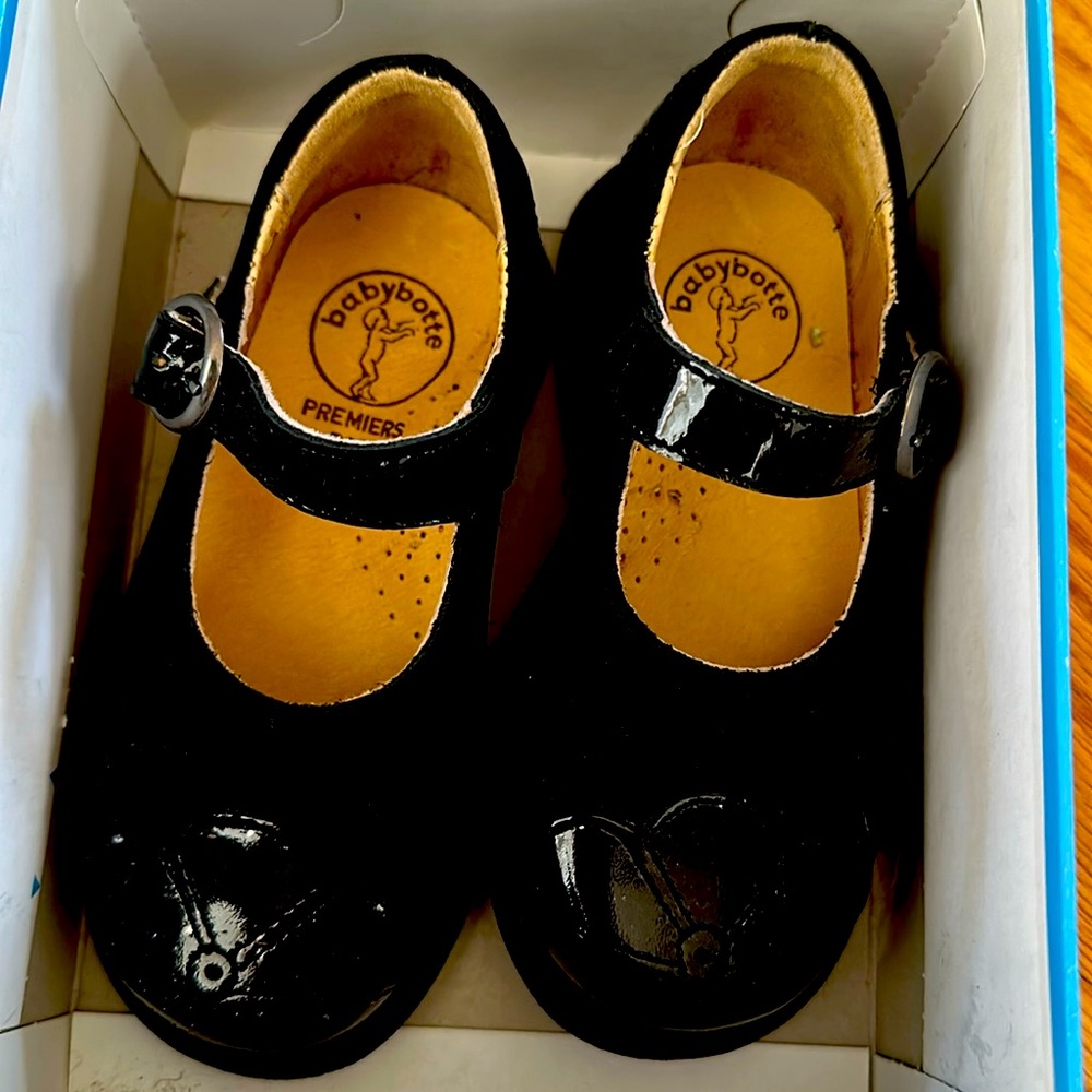 Babybotte Mary Jane’s Size 24FR/8US Party Shoes -
Made in France